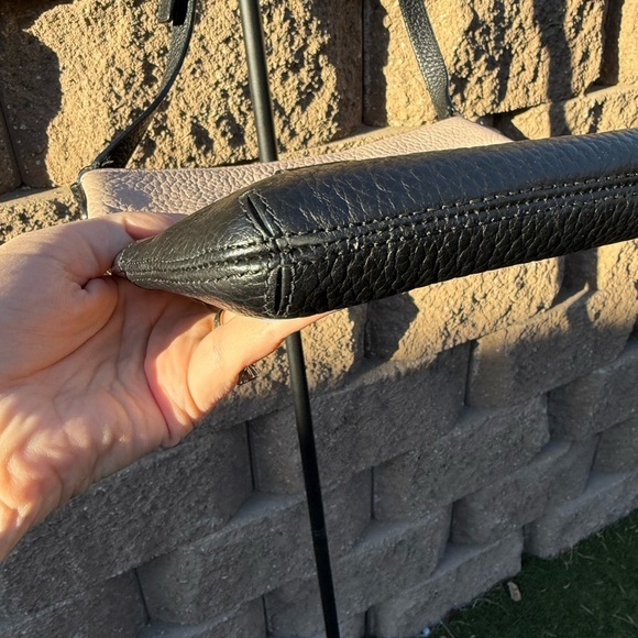 Kate Spade tan and black cross body purse in EUC - Picture 2 of 8